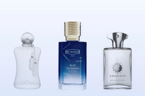 Három parfümösüveg, Valaya, Blue Talisman és Reflection Man, halványkék háttér előtt