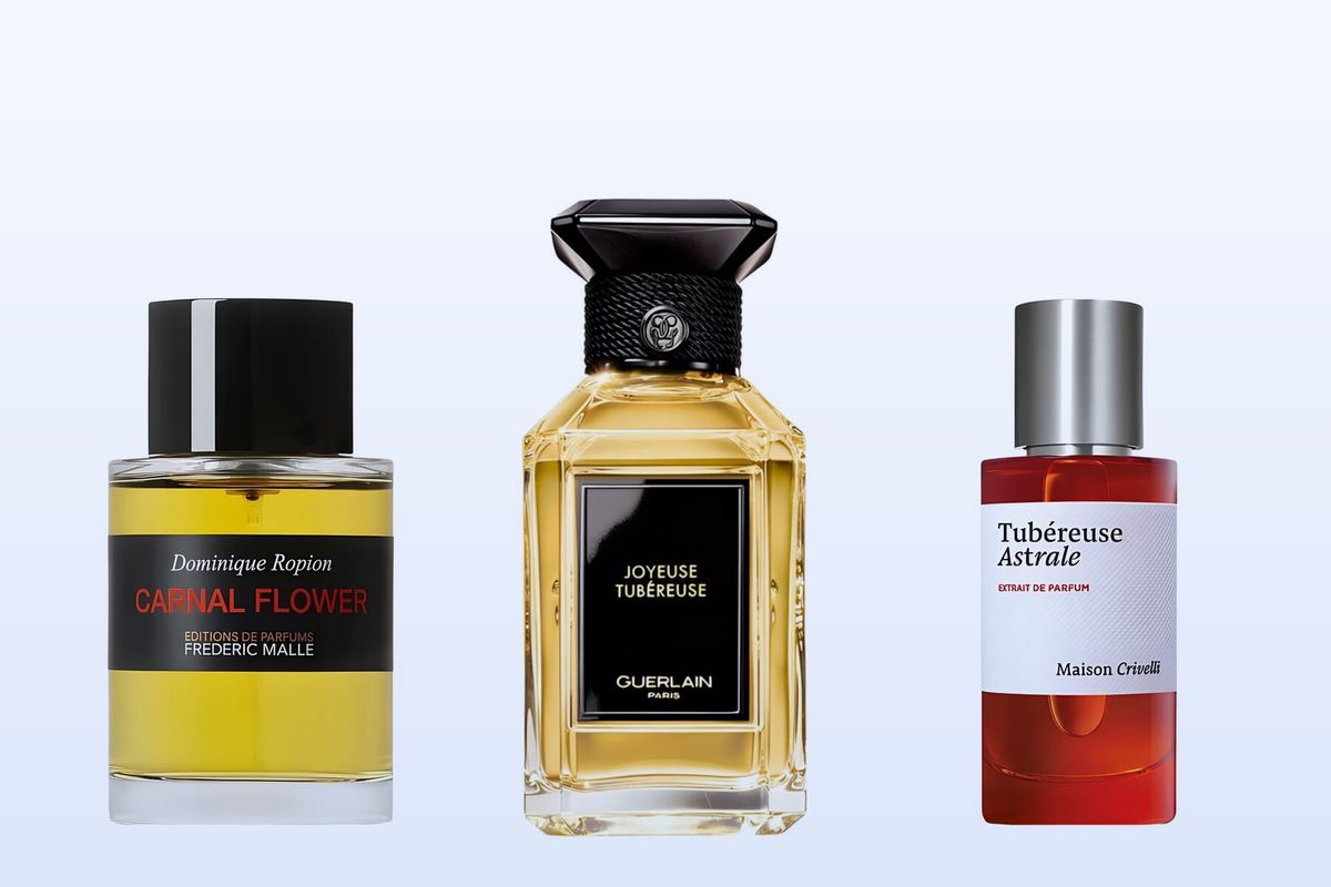 Carnal Flower von Frederic Malle, Joyeuse Tubéreuse von Guerlain und Tubéreuse Astrale von Maison Crivelli vor hellblauem Hintergrund