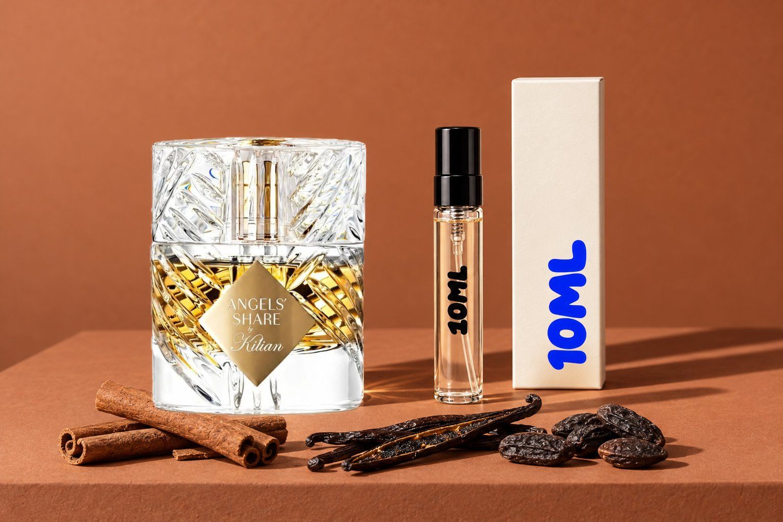 Angels' Share van By Kilian naast een 10ML-decant, met kaneel, vanille en tonkaboon, de belangrijkste geurnoten