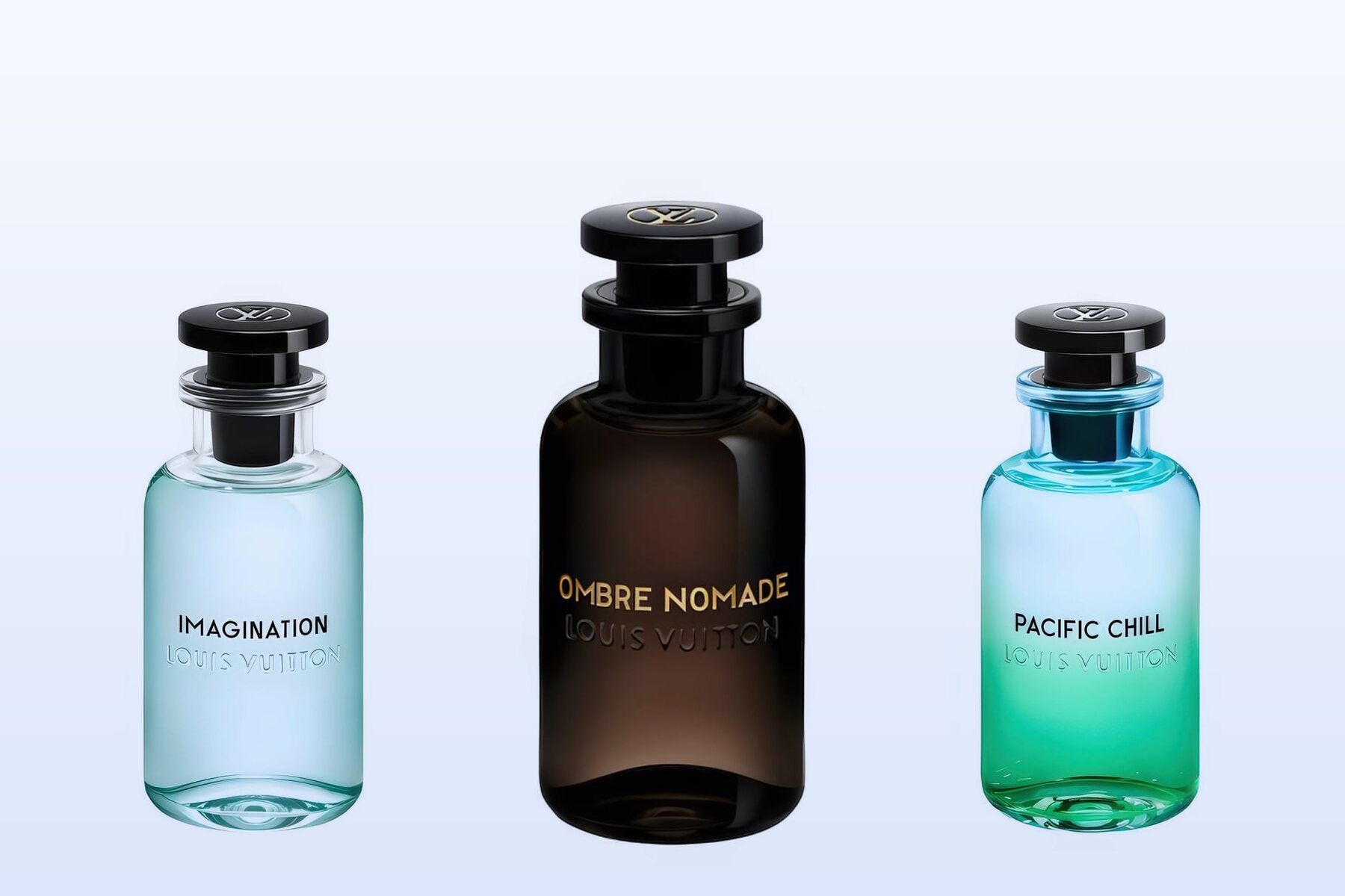 Drei Parfumflakons – Imagination, Ombre Nomade und Pacific Chill von Louis Vuitton – vor hellblauem Hintergrund