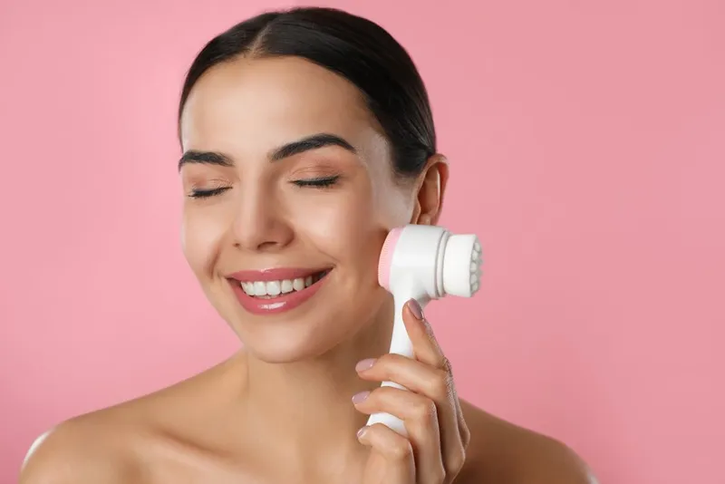 Chemical vs. Physical Exfoliation for Clear Skin