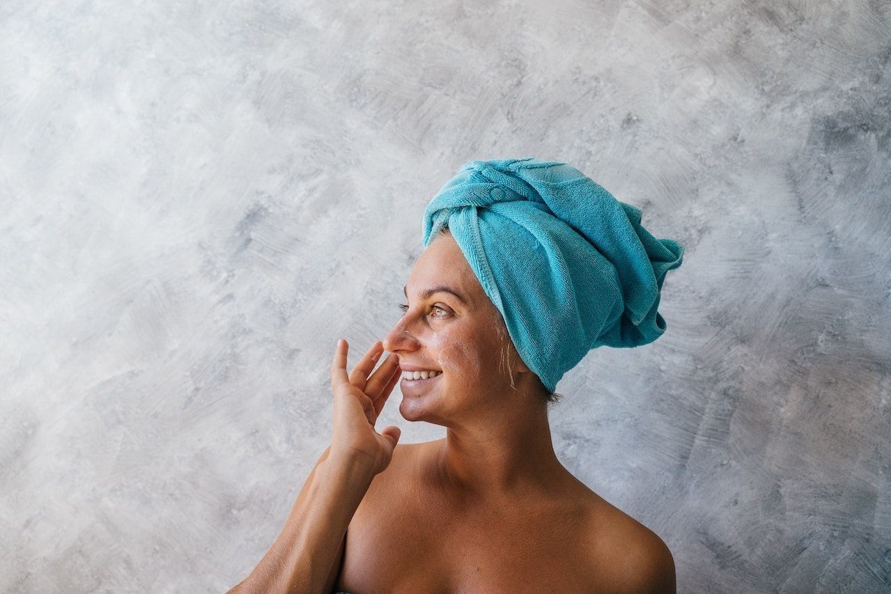 Image of When to Use Hyaluronic Acid? Before or After Retinol?