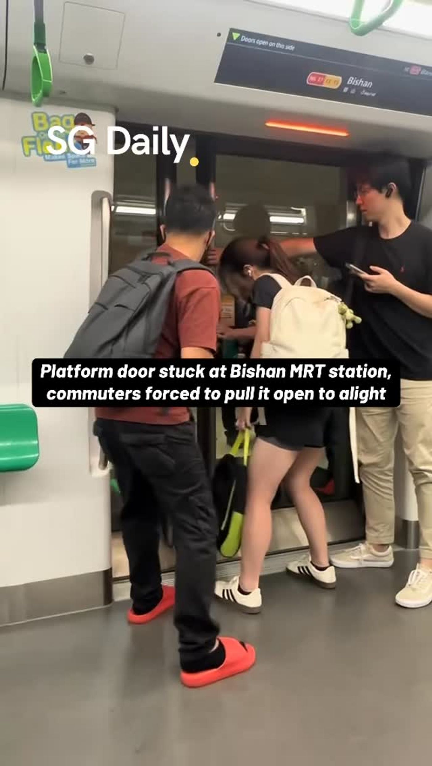 Bishan MRT platform door appears stuck as commuters alight