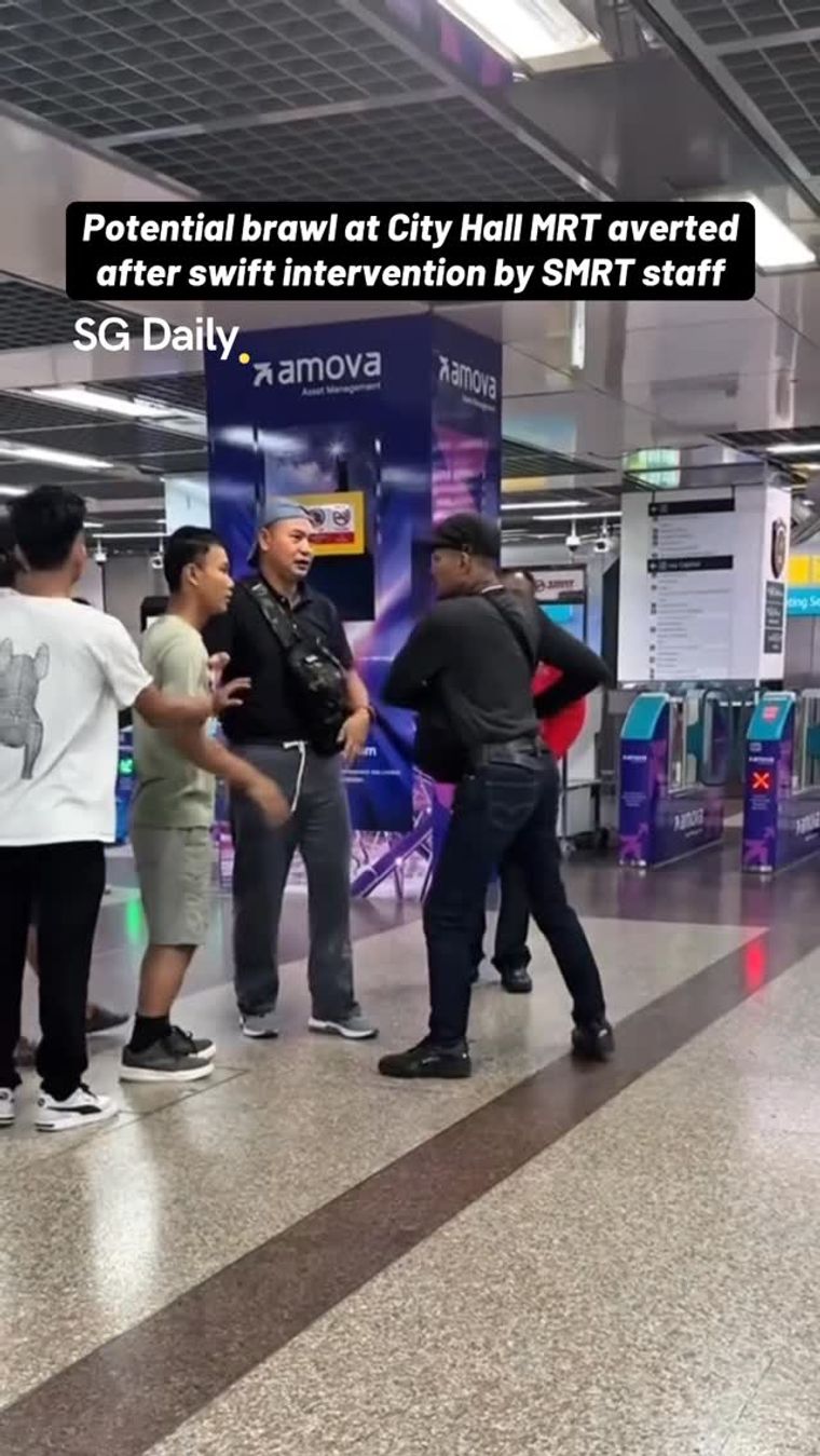 SMRT staff intervene in confrontation at City Hall MRT