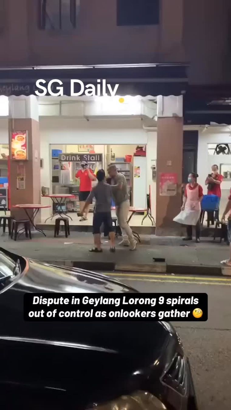 Dispute at Geylang Lorong 9 Drink Stall Draws Crowd