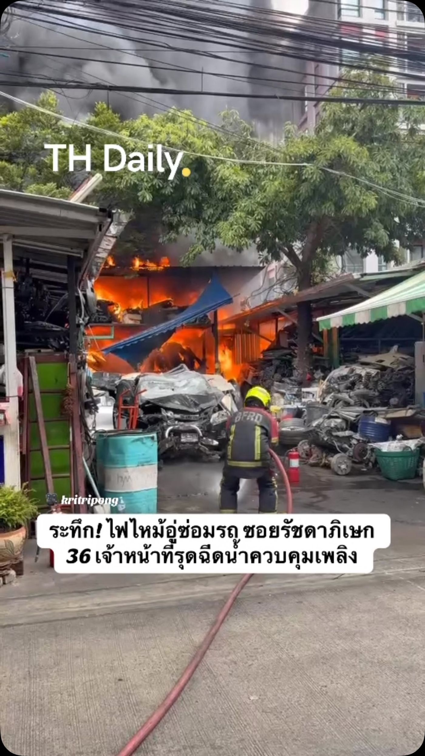 Firefighters respond to car repair shop fire in Chatuchak