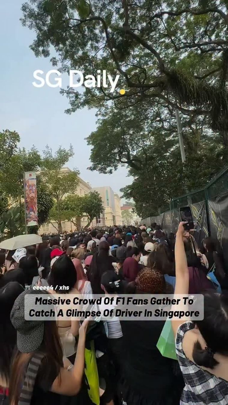 Massive crowd gathers to see F1 driver in Singapore