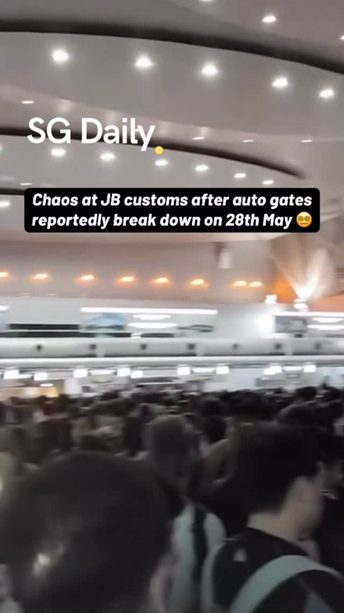Chaos at JB customs after auto gates reportedly break down on 28 May