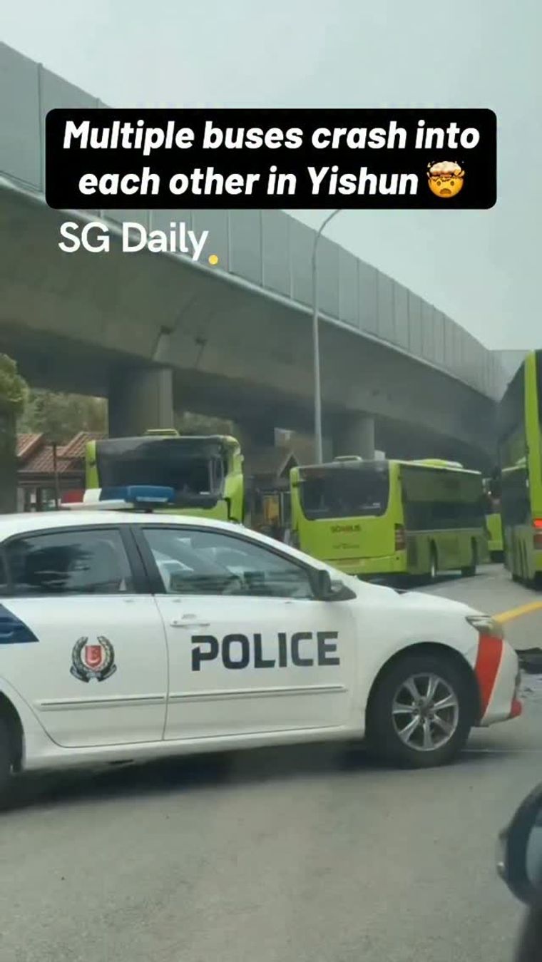 Three buses collide in Yishun, six passengers injured