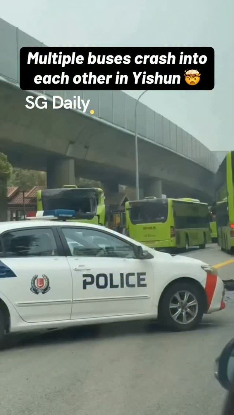 Three buses collide in Yishun, six passengers injured