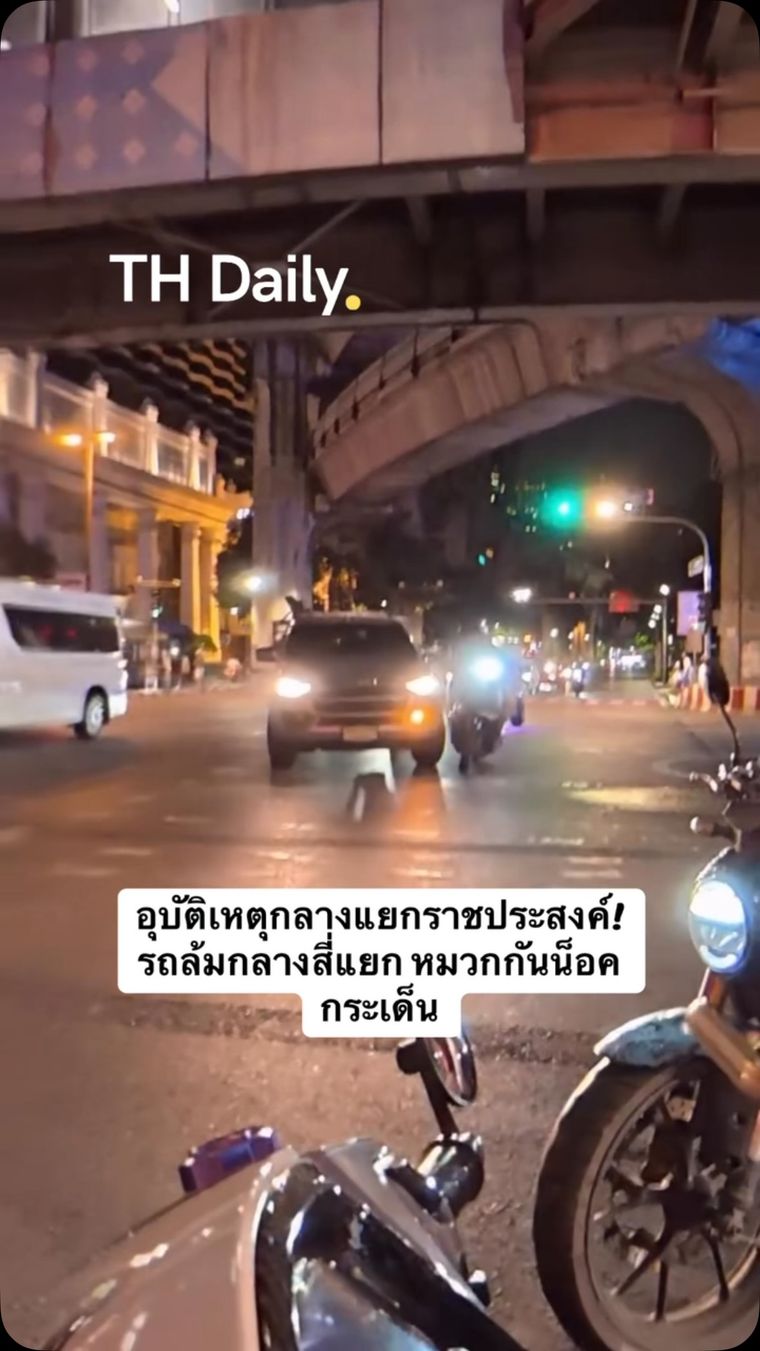 Motorcyclist clipped and knocked over at Ratchaprasong intersection