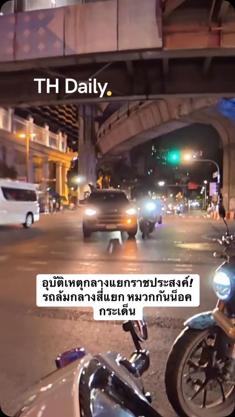 Motorcyclist clipped and knocked over at Ratchaprasong intersection