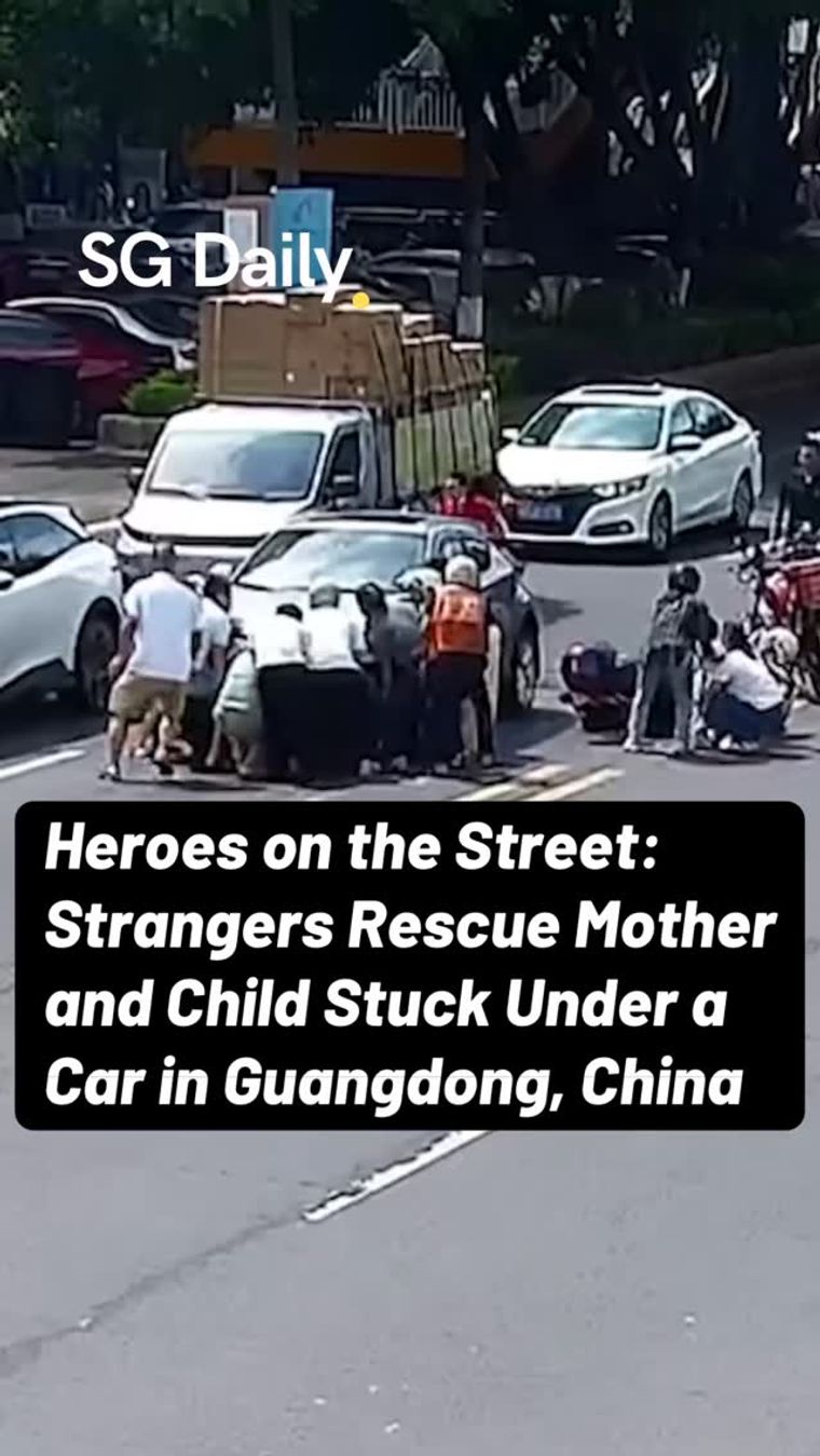 Strangers rescue mother and child trapped under car in Guangdong