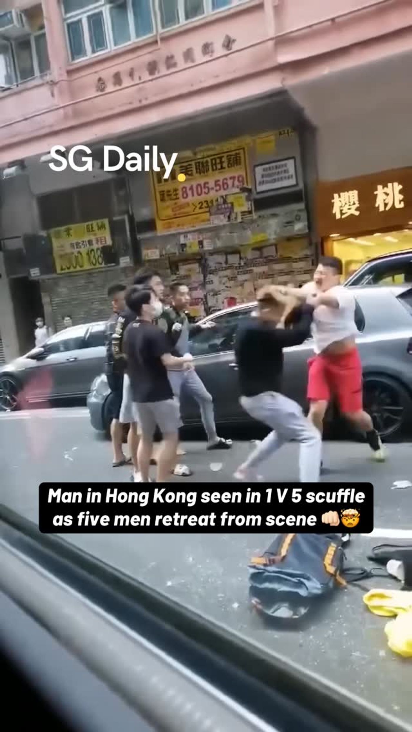 Man in Hong Kong seen in 1v5 scuffle as five men retreat