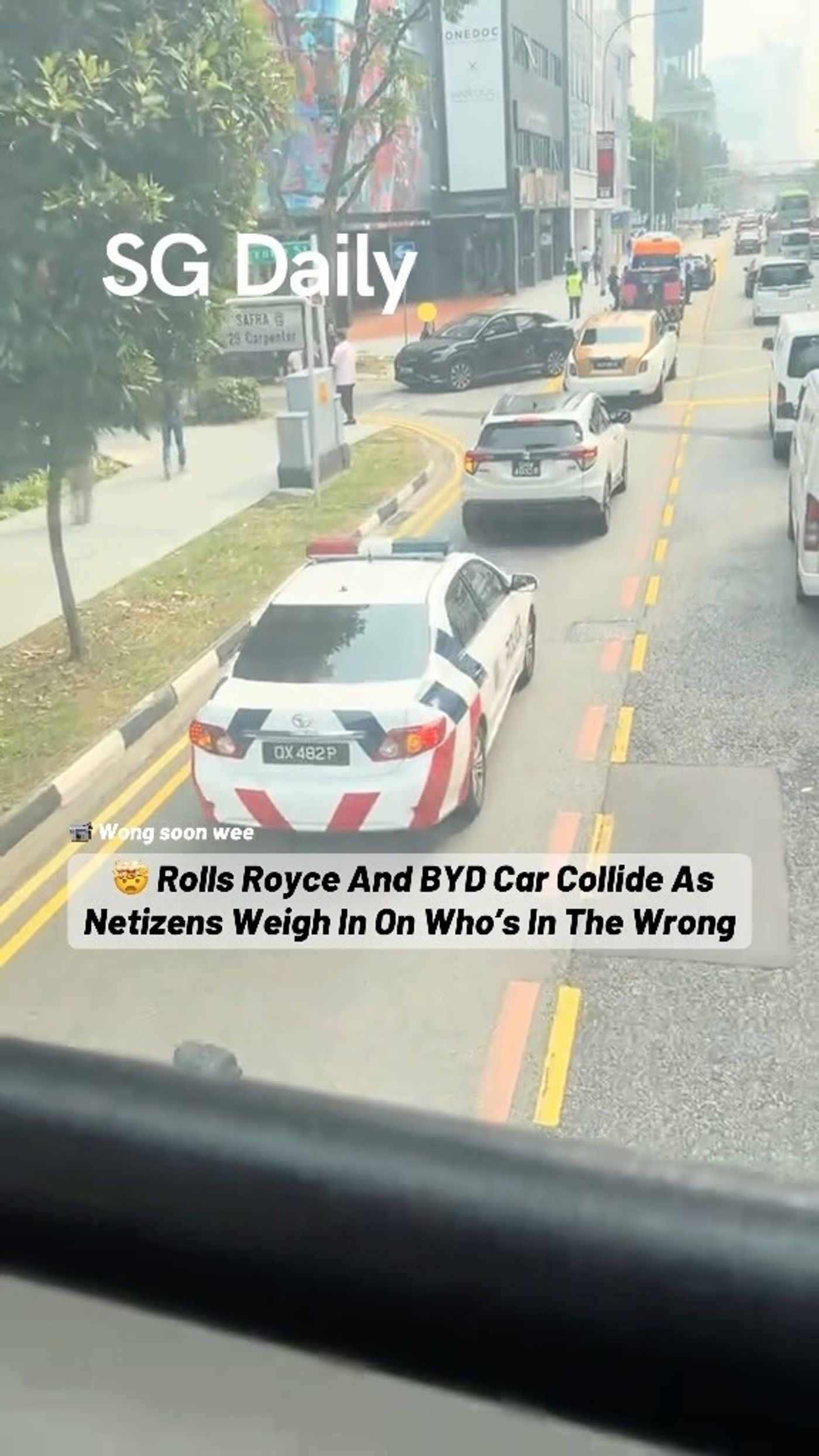 Rolls-Royce and BYD car collide as netizens weigh in on who's in the wrong