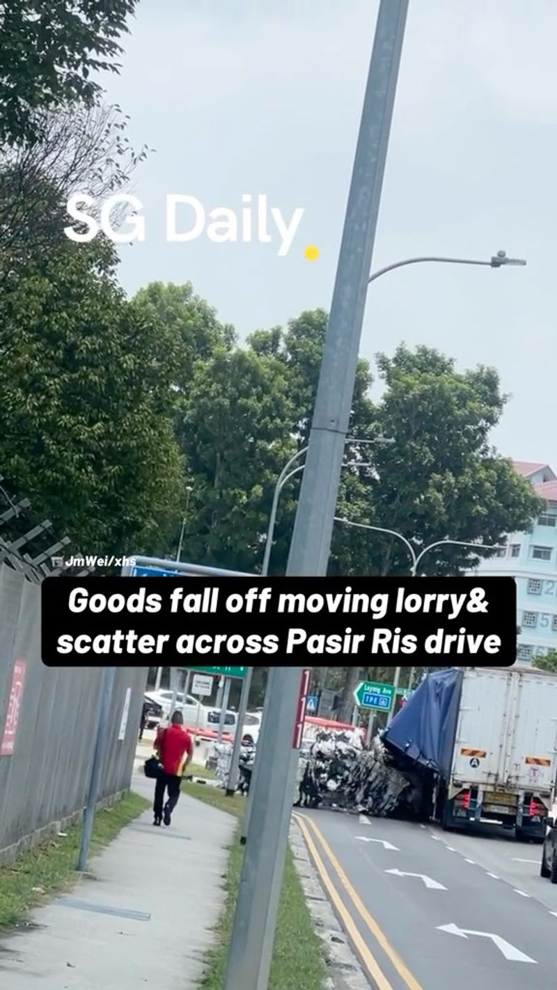 Goods fall off moving lorry & scatter across Pasir Ris drive