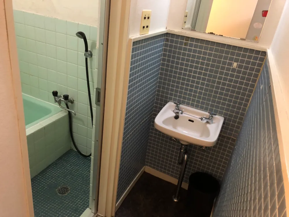 Foreigner friendly accommodation near Juso station in Osaka Japan/ sink in apartment in Osaka