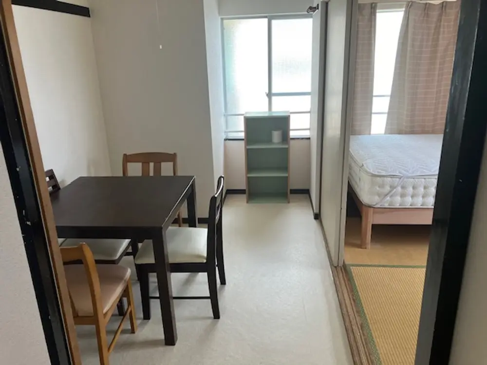 Furnished Apartments in Osaka: modern apartment, furnished living space, rental apartment for expats, ready-to-move-in apartment.