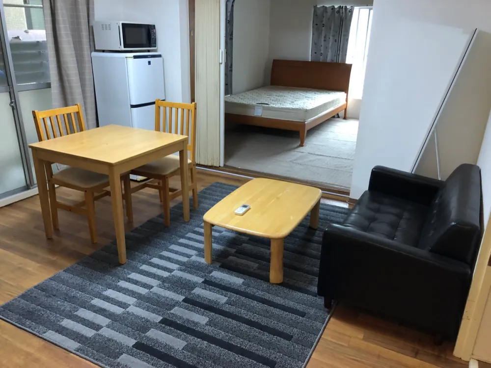 Foreigner friendly accomodation near Juso station in Osaka Japan/ dining