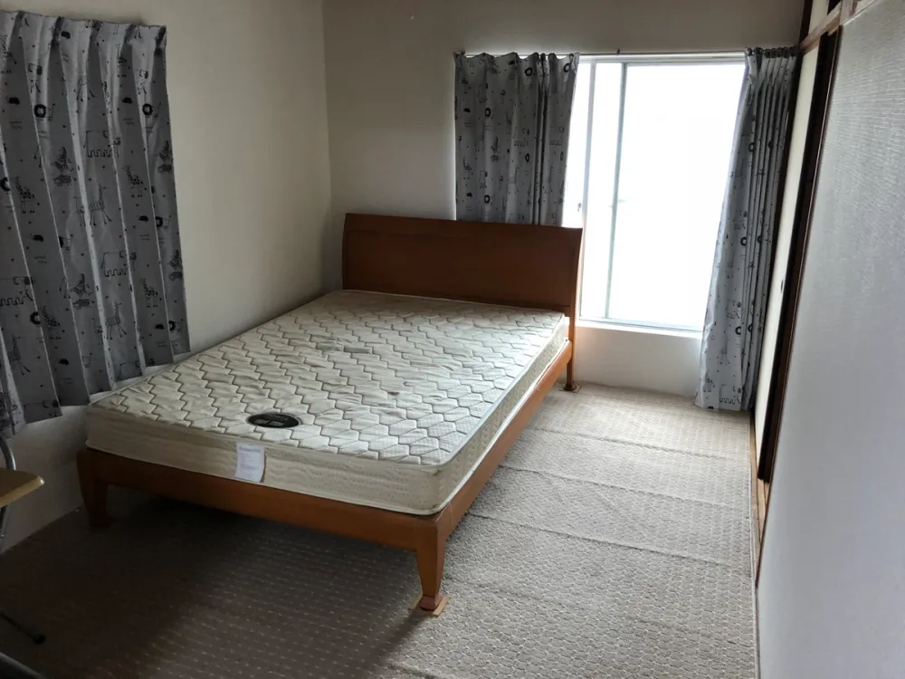 Foreigner friendly accomodation near Juso station in Osaka Japan/ bed in apartment in Osaka