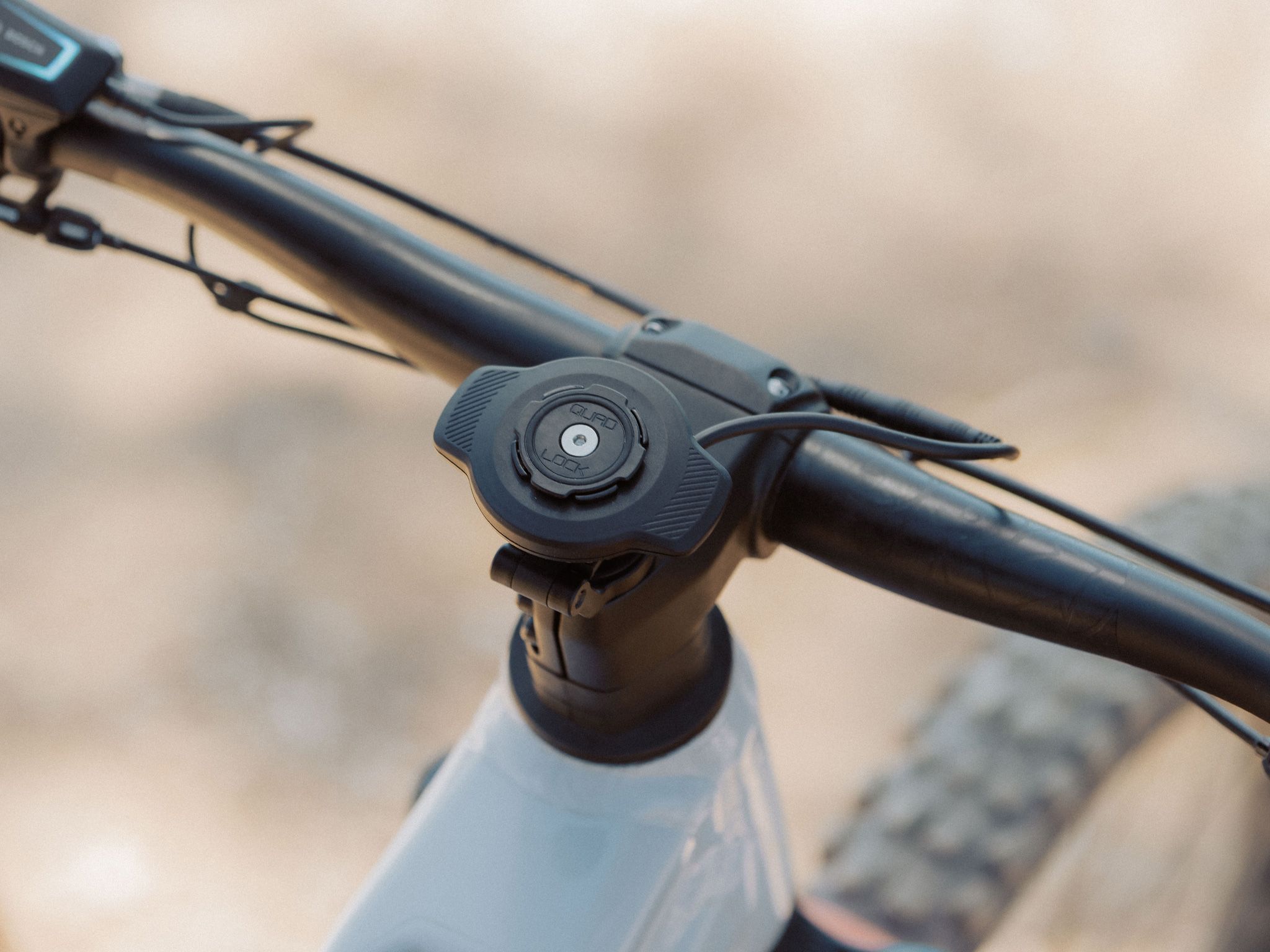 Quad Lock Cycling Charging Head - Thumbnail 5