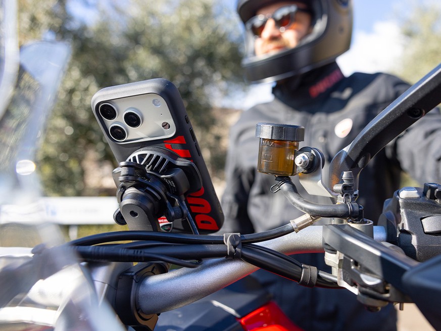 Motorcycle Kits - iPhone - Quad Lock USA - Official Store Motorcycle Kits - iPhone - Quad Lock USA - Official Store