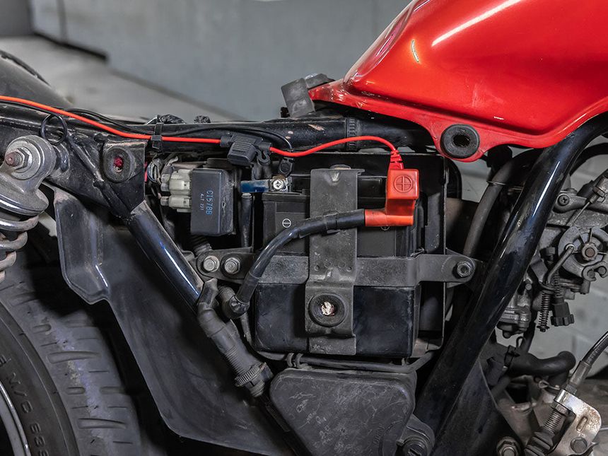 How to connect a USB charger to your motorcycle battery 