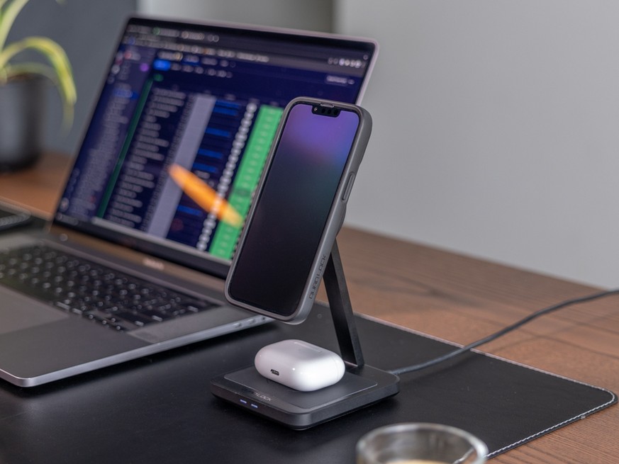 Home/Office MAG Dual Desktop Wireless Charger Quad Lock® Asia