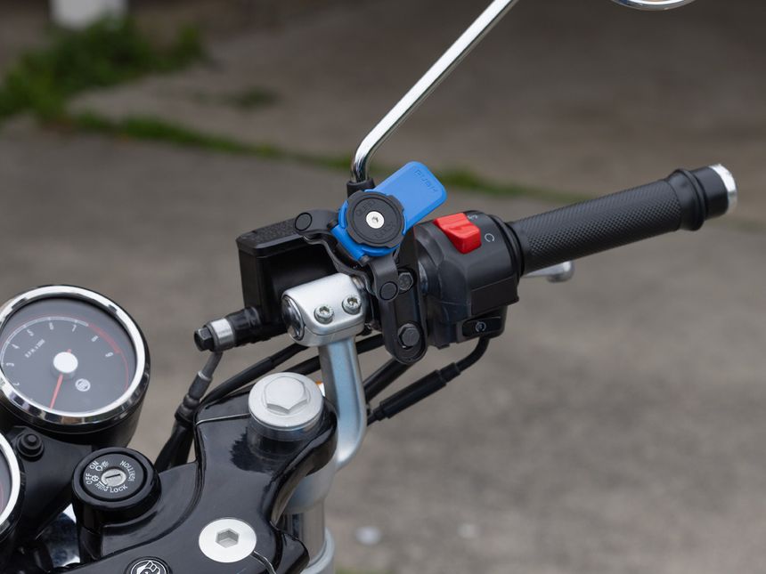 Quad Lock motorcycle smartphone mount review