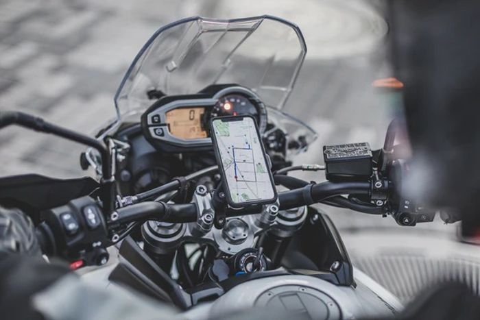 Votre téléphone à portée de main à moto grâce aux supports Quad Lock
