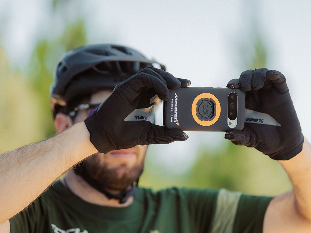 QuadLocとMcLarenがコラボしたiPhone17用マグケース QuadLoc x McLarenコラボ!iPhone17proマグケース 新品 - メルカリ