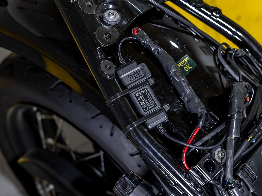 Motorcycle - Waterproof 12V To USB Smart Adaptor - Quad Lock® USA