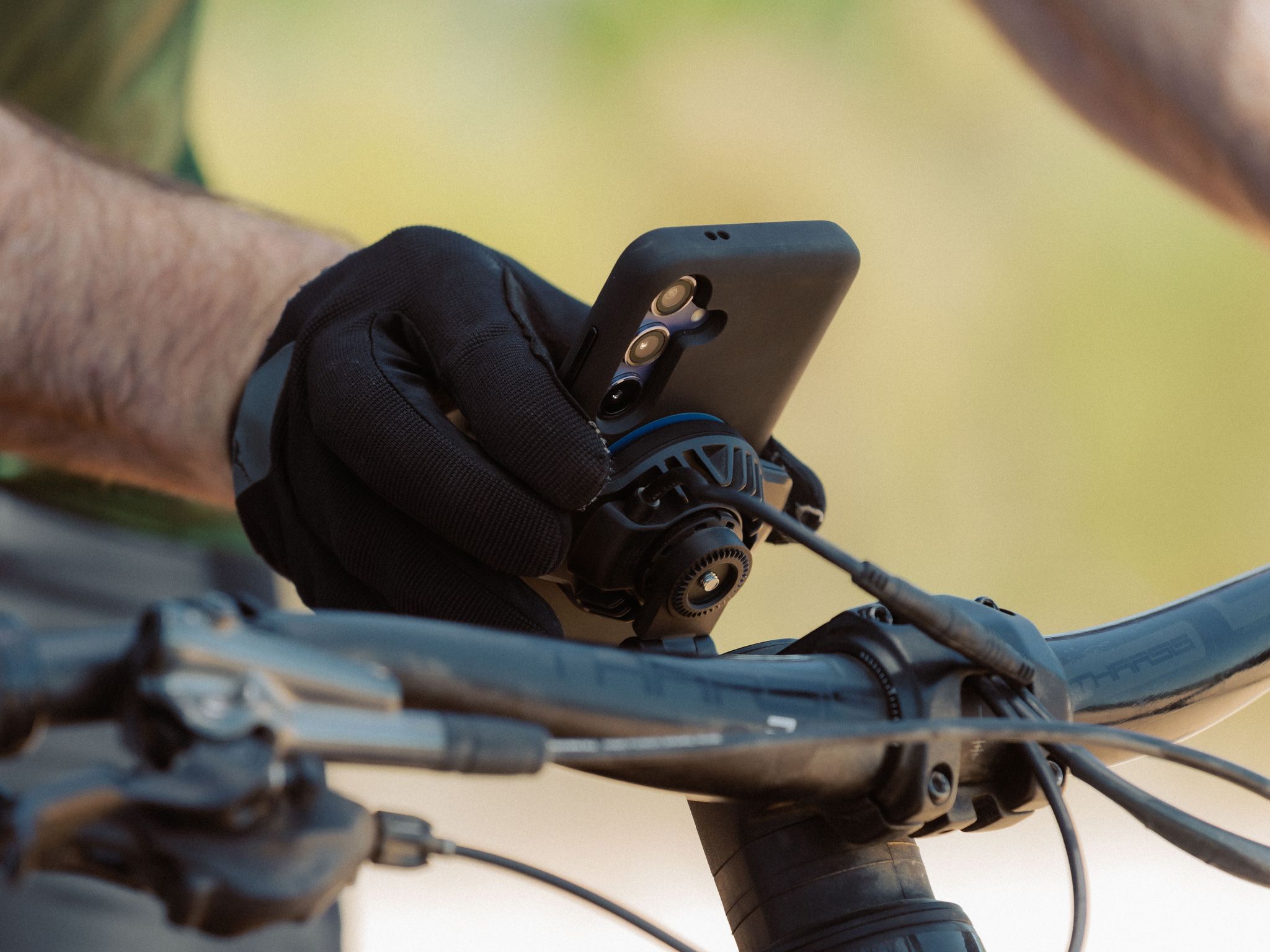 Quad Lock Cycling Charging Head - Thumbnail 3