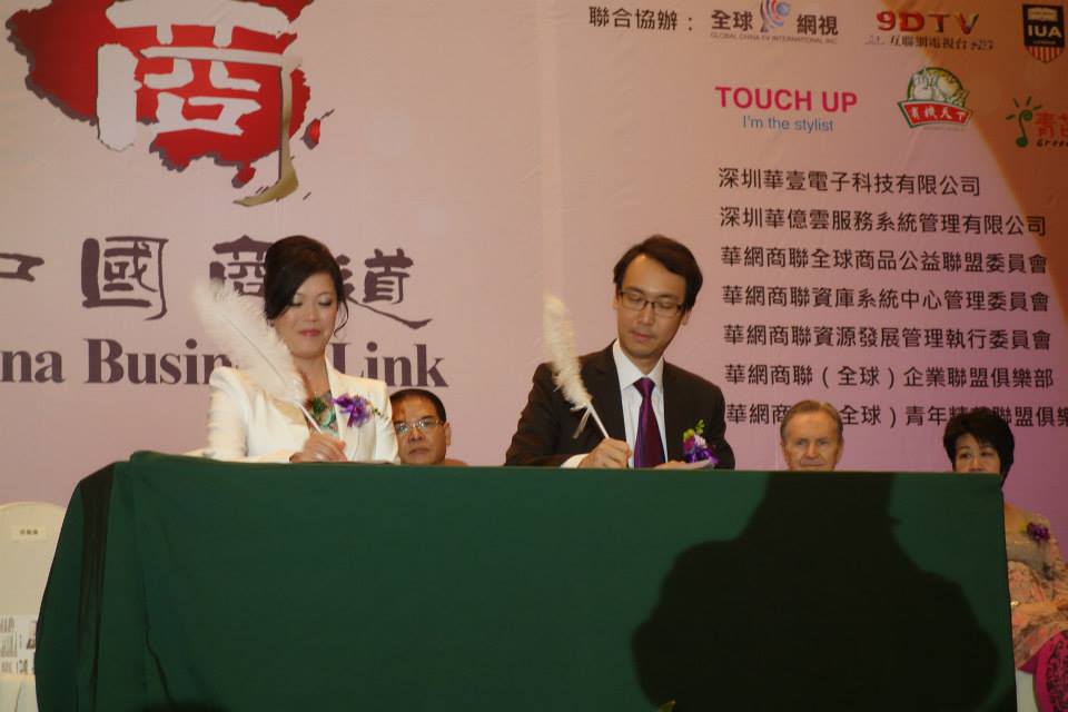 2013-於中国商道发布线上学习云系统,并与香港展览业界签署战略合作,推动策展人员培训及应用学习