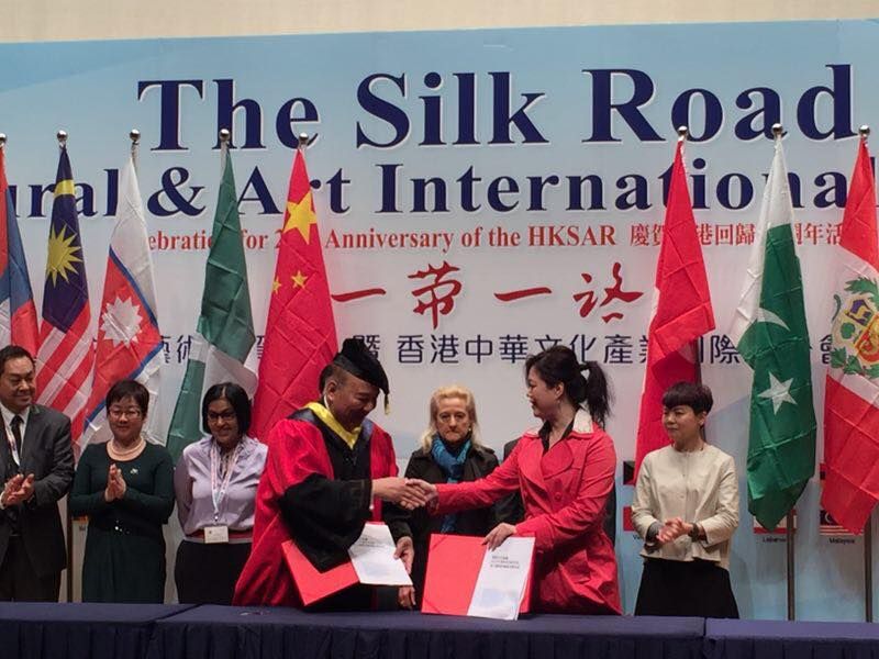 2017-学院与国际文化艺术研究院在7个外国驻港领事见证下签署战略合作协议