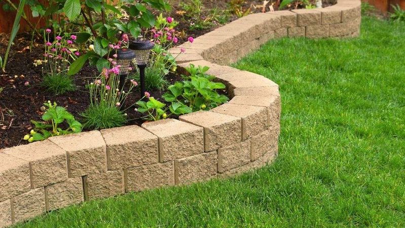 The Difference Between Hardscaping and Landscaping