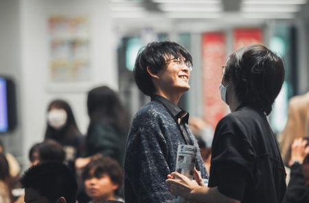 書類審査結果発表の様子