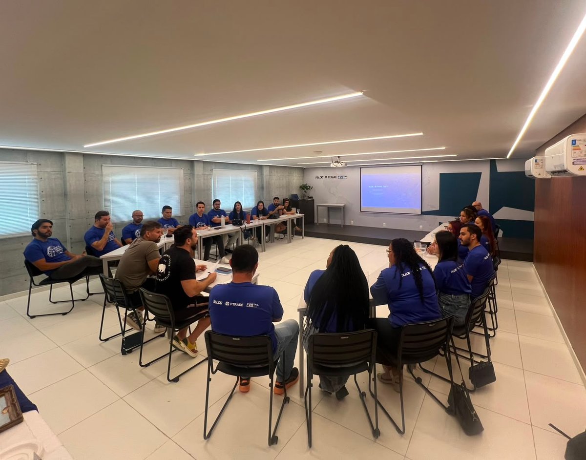pessoas em reunião
