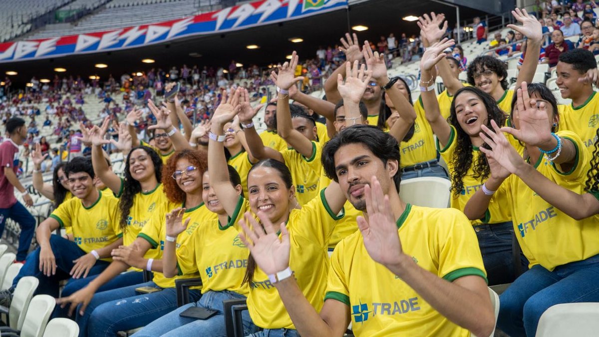 torcedores em jogo de futebol