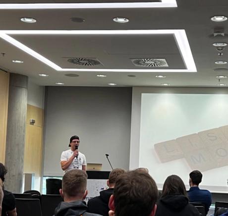 Balazs Ertl kollegánk prezentációja a prágai DrupalCon-on