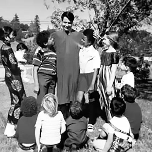 Jim Jones con su comunidad en Jonestown