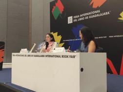 Hannah Nicole Maehrer sacude la FIL Guadalajara 2025 con “Aliada del Villano”