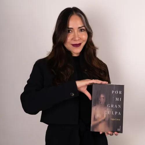 Fotografía de la escritora Ligia Urroz.