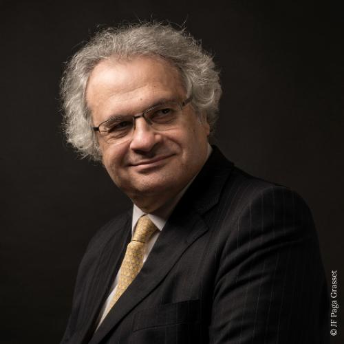 Un retrato del escritor franco-libanés Amin Maalouf.