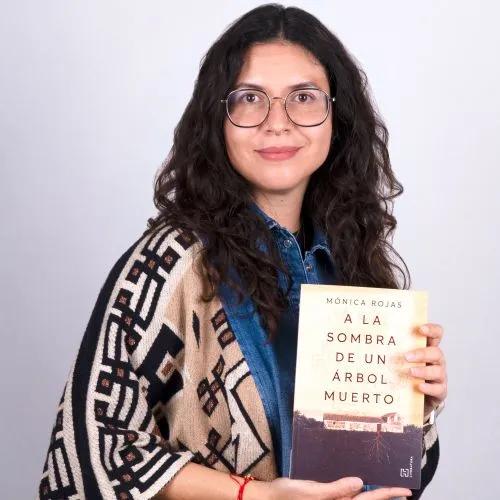 Fotografía de la escritora Mónica Rojas.