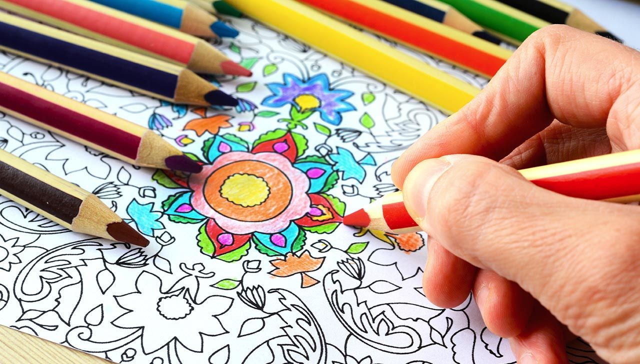¿Por qué colorear mandalas nos relaja? 