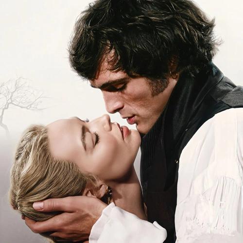 Fotograma de la pelicula Cumbres borrascosas con Margot Robbie y Jacob Elordi