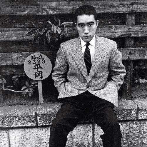 Fotografía del escritor japonés Yukio Mishima.