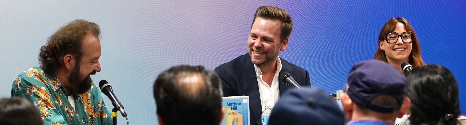 “Wellness” de Nathan Hill: una inmersión en la cultura del bienestar y la desinformación