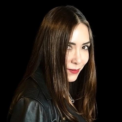 Fotografía de la escritora Ligia Urroz.